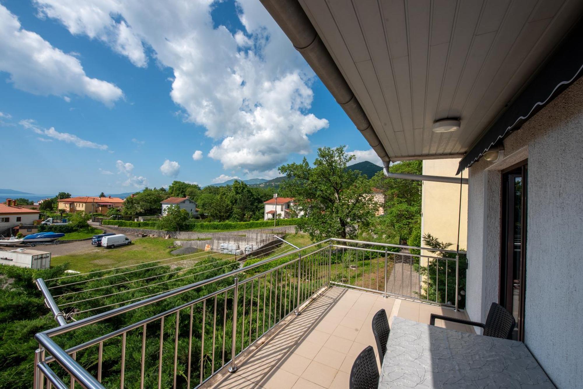 Apartments Dorijan With Pool Matulji Exterior photo